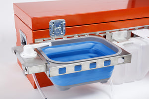 Collapsible Sink attached to the outside of a closed tailgatengo